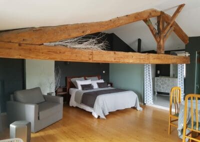Chambre mansardée du Domaine de la Fée-Licité
